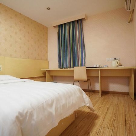 Jia Mei Xin Holiday Hotel Baiyun Airport Branch Гуанчжоу Экстерьер фото
