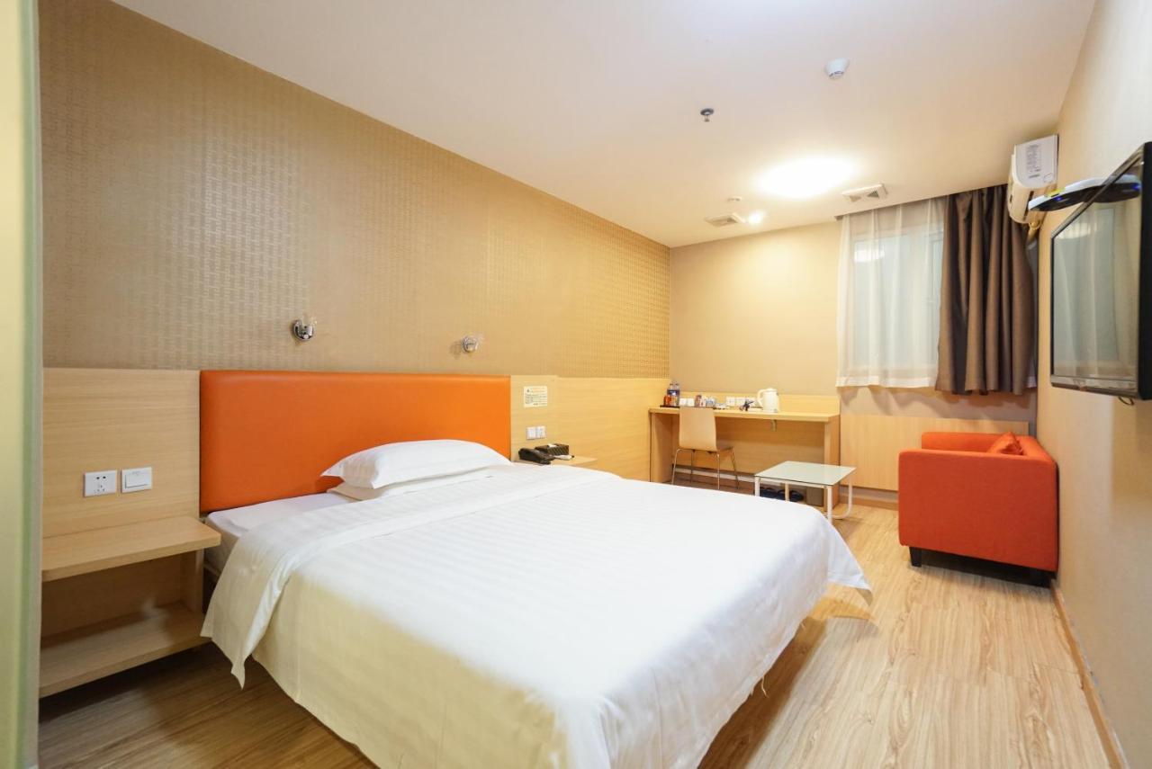 Jia Mei Xin Holiday Hotel Baiyun Airport Branch Гуанчжоу Экстерьер фото