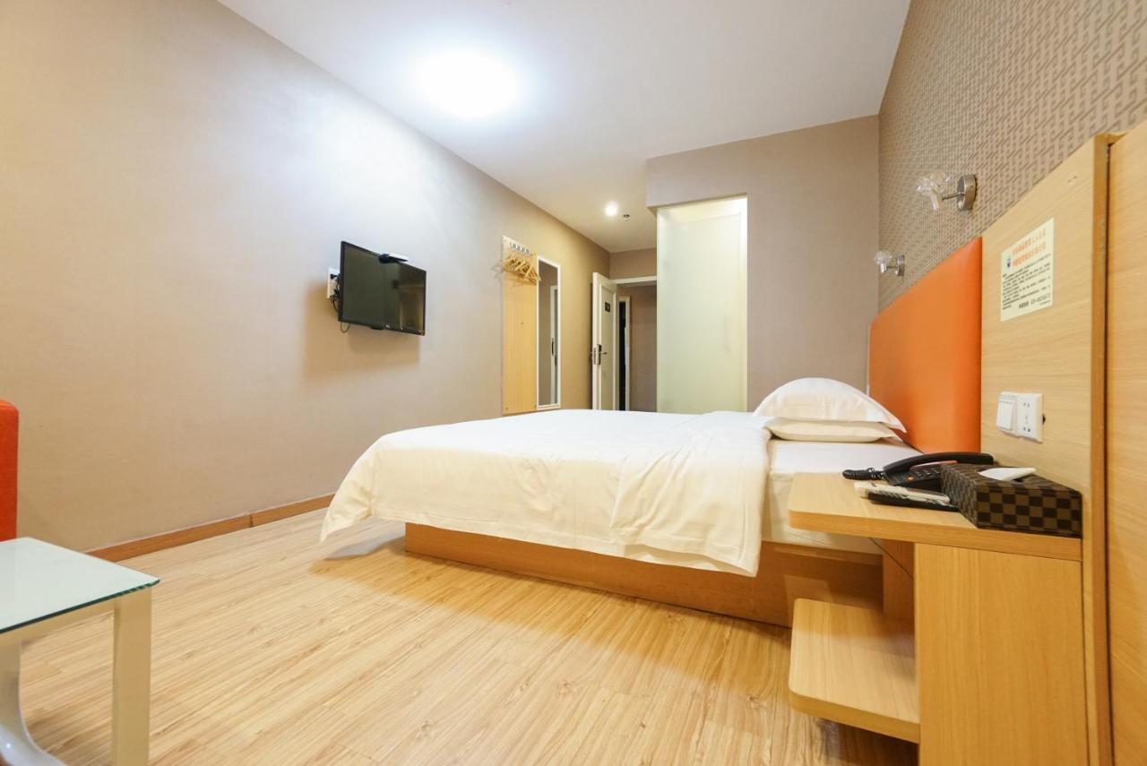Jia Mei Xin Holiday Hotel Baiyun Airport Branch Гуанчжоу Экстерьер фото