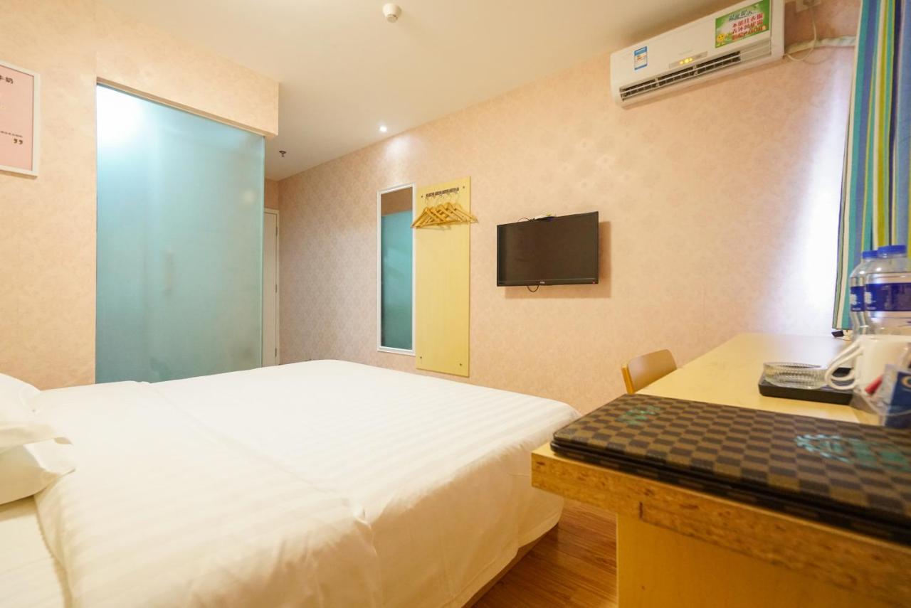 Jia Mei Xin Holiday Hotel Baiyun Airport Branch Гуанчжоу Экстерьер фото