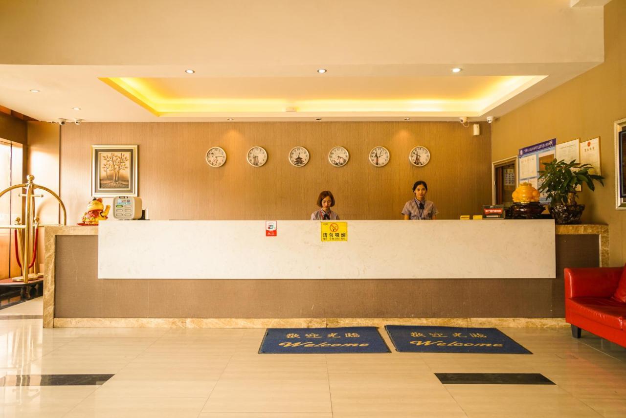 Jia Mei Xin Holiday Hotel Baiyun Airport Branch Гуанчжоу Экстерьер фото