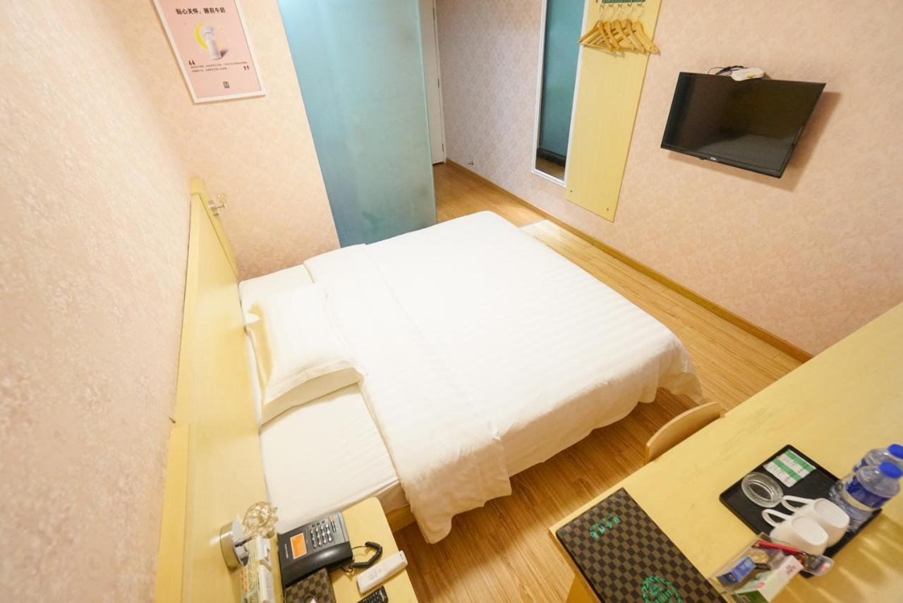 Jia Mei Xin Holiday Hotel Baiyun Airport Branch Гуанчжоу Экстерьер фото