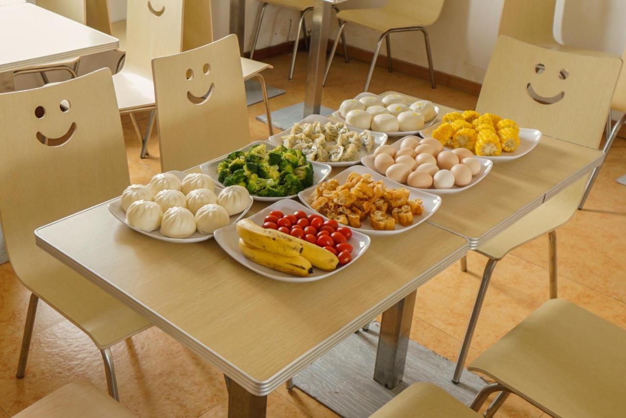 Jia Mei Xin Holiday Hotel Baiyun Airport Branch Гуанчжоу Экстерьер фото