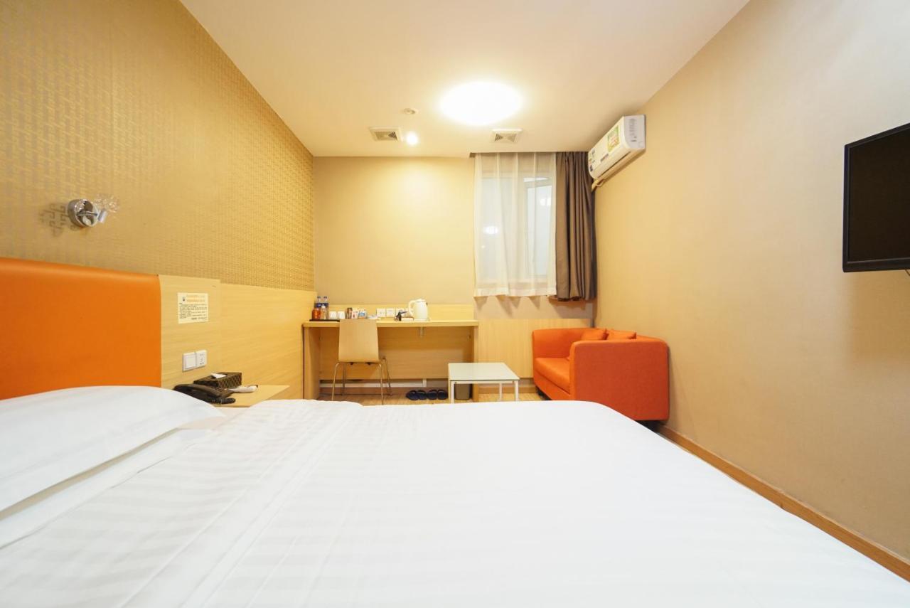 Jia Mei Xin Holiday Hotel Baiyun Airport Branch Гуанчжоу Экстерьер фото